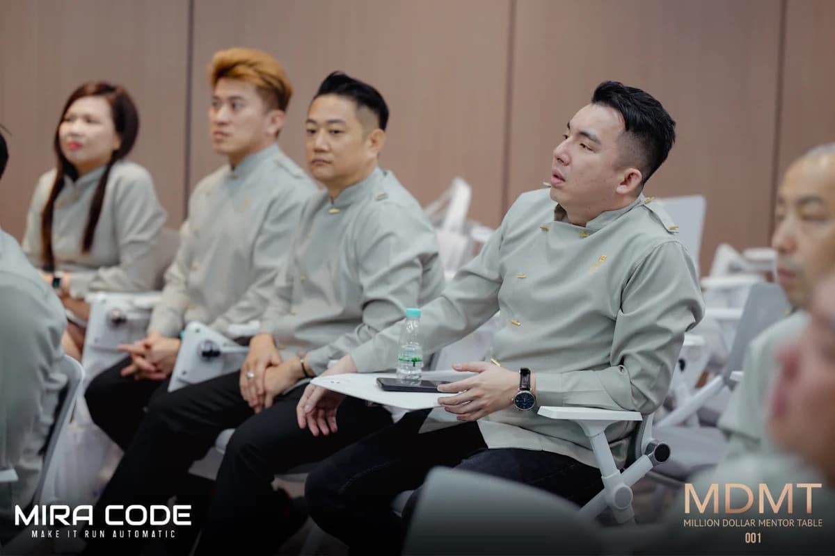 Attendees in discussion during an AI sharing session.
