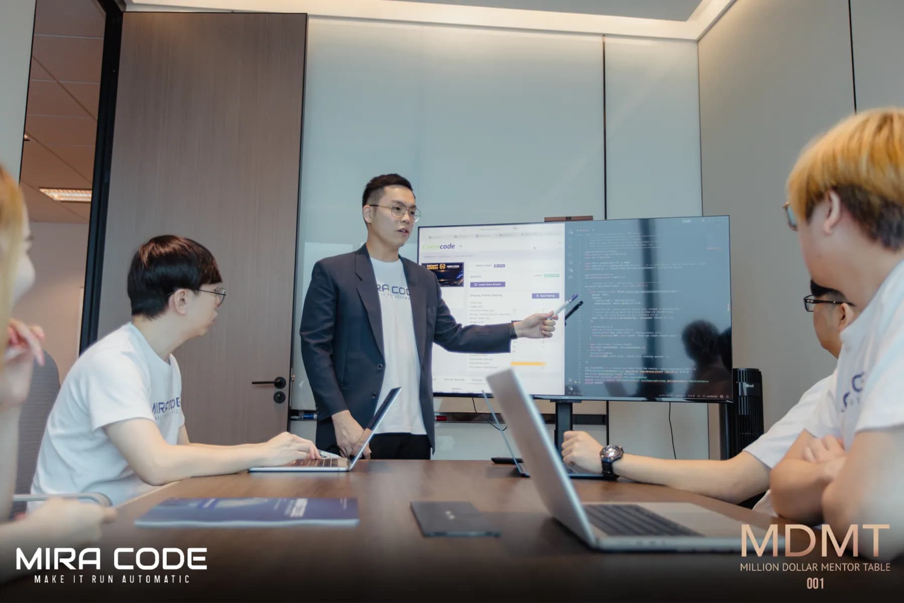 The MIRA CODE team discussing the Evenicode platform around a meeting table.